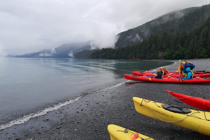 a small boat in a body of water