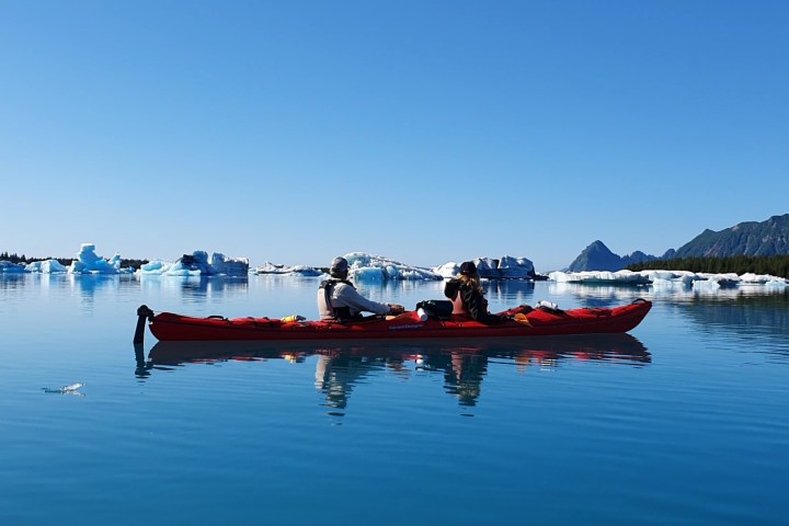 a small boat in a body of water